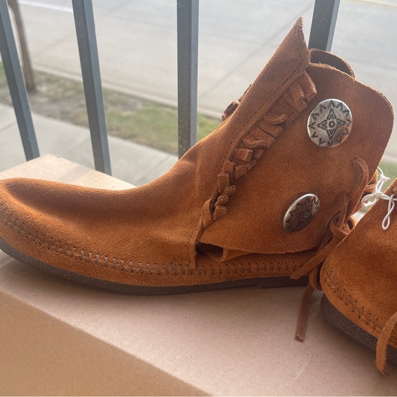 Minnetonka Two Button Ankle Boot Moccasin | Sz 9 - Picture 3 of 8